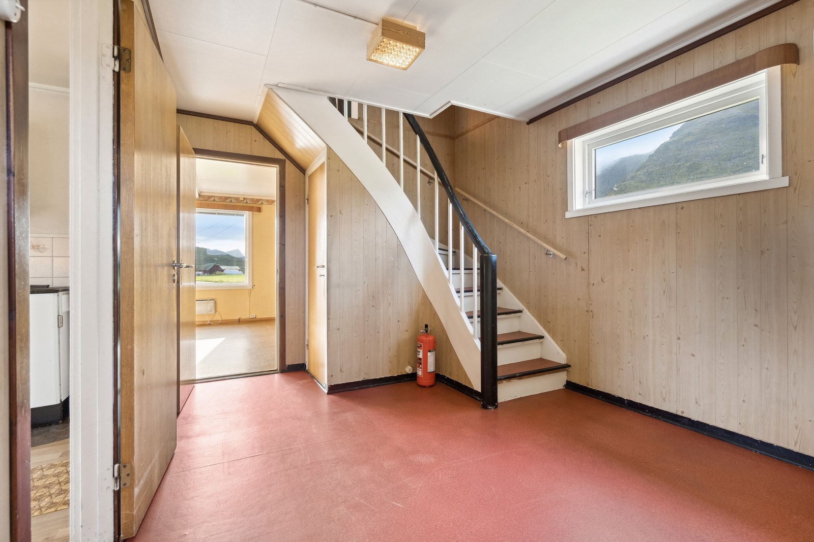 Hall med trapp. Galleribilde
