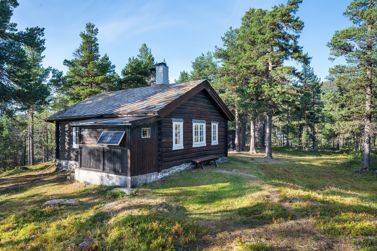 Hovedhytta er oppført i 1942, mens annekset er oppført i ca. 1960. Galleribilde