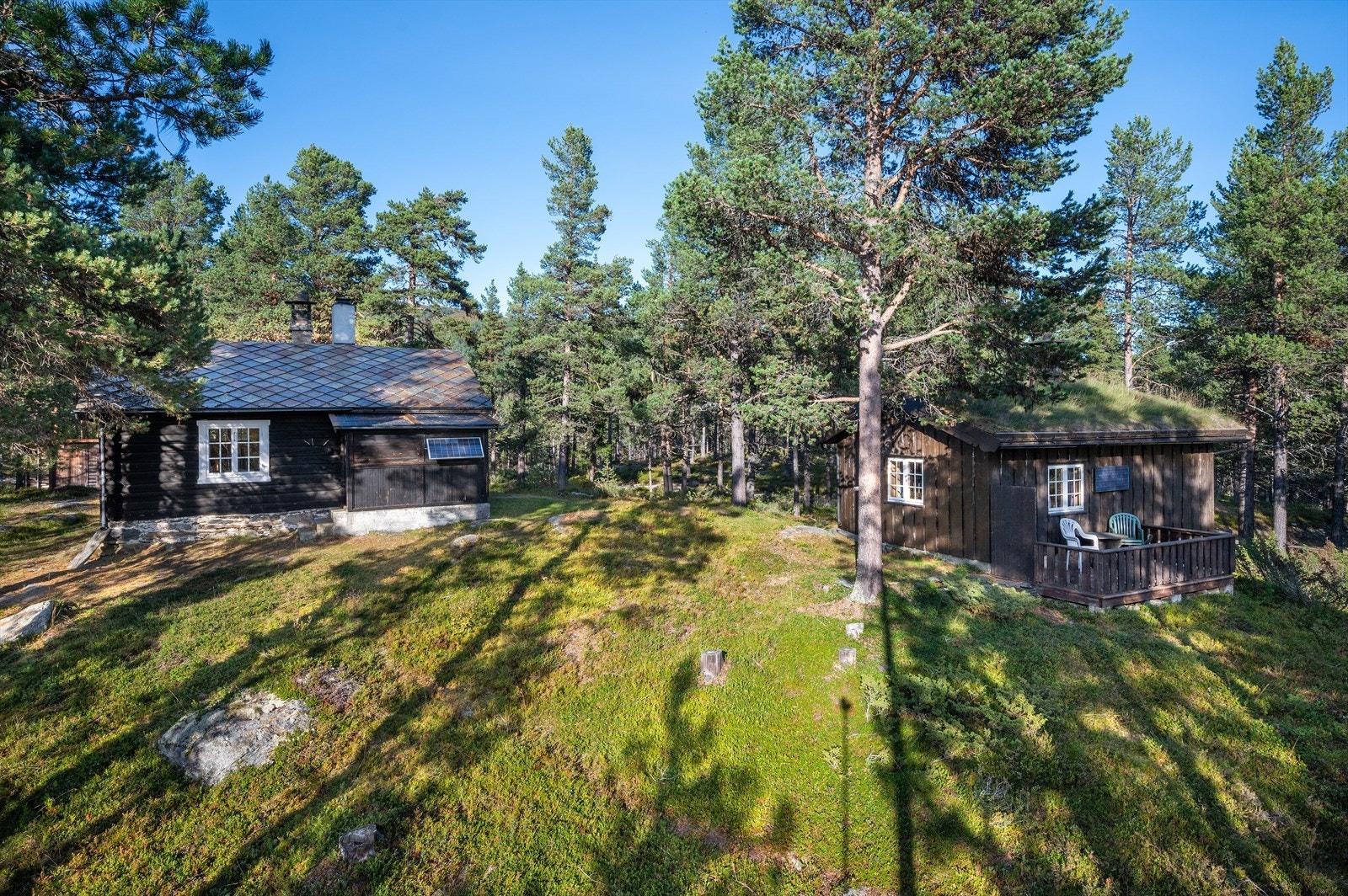 På vinterstid er det ikke langt til nærmeste langrennsløype. Alpinanlegg på Lemonsjøen ca. 30 - 35 min. å kjøre fra eiendommen. Galleribilde