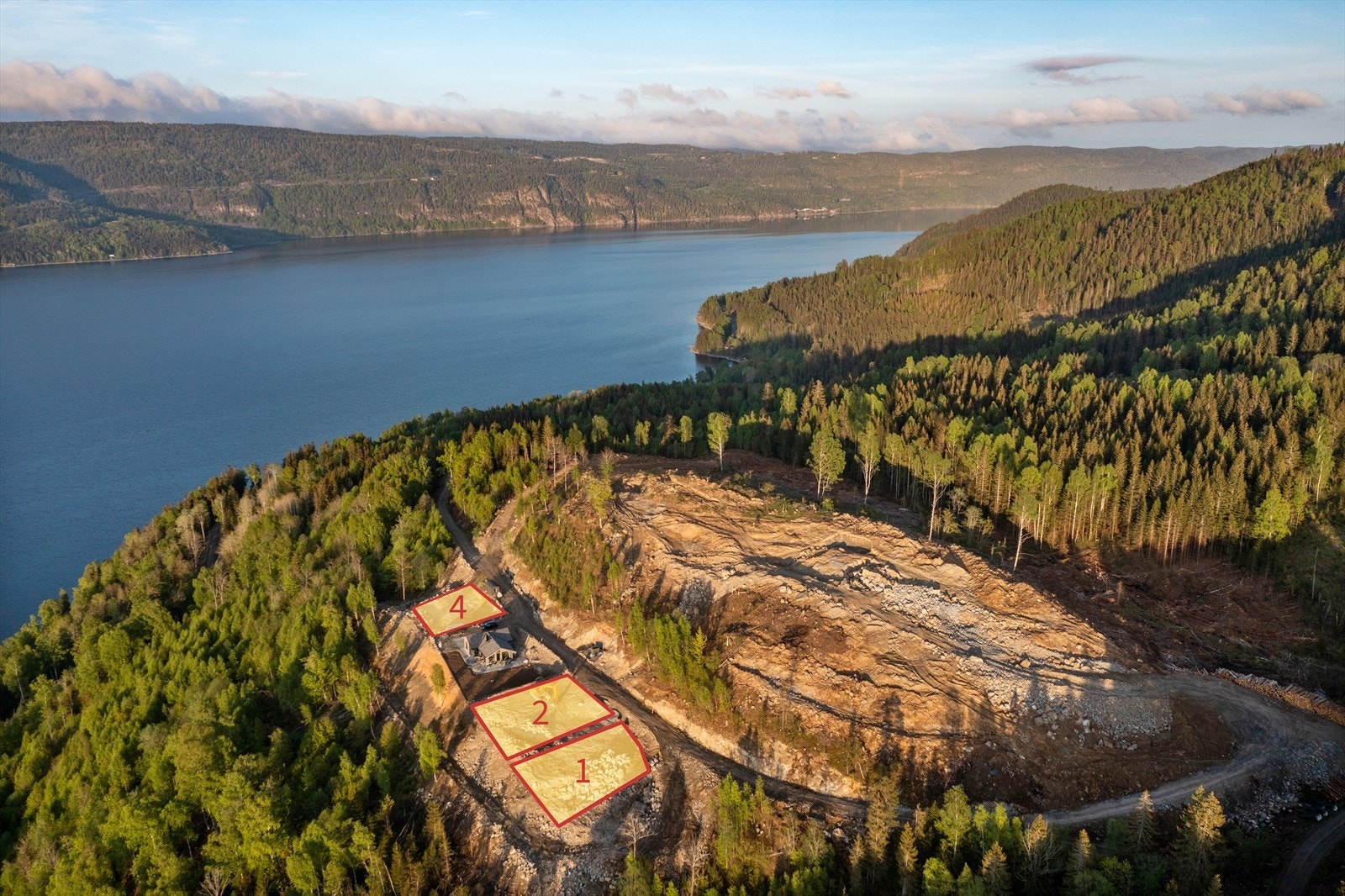 Oversiktsbilde av tomt nr. 1, 3 og 4 i Pilterud Panorama. Galleribilde