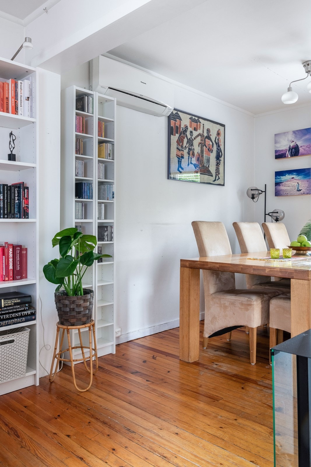 Varmepumpe på vegg i dagens spisestuedel. Galleribilde