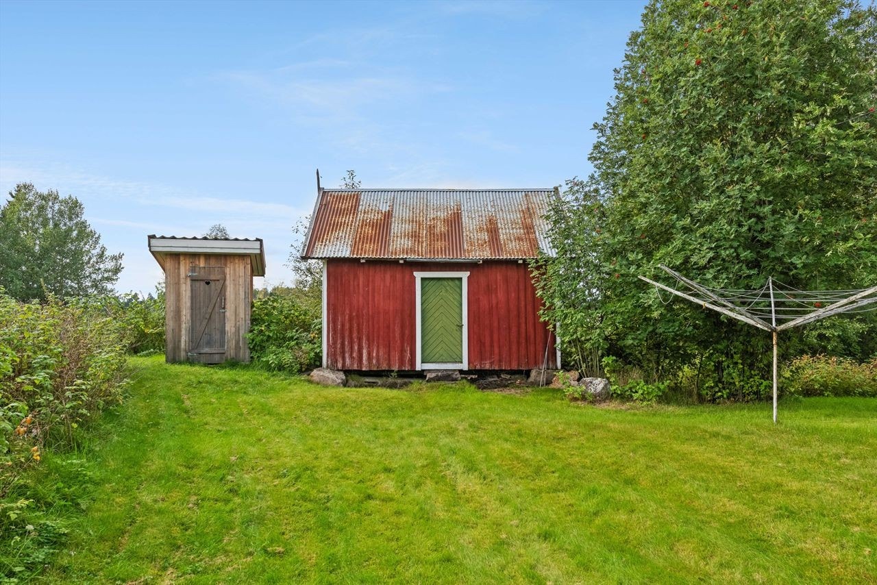 Uthus og utedo Galleribilde