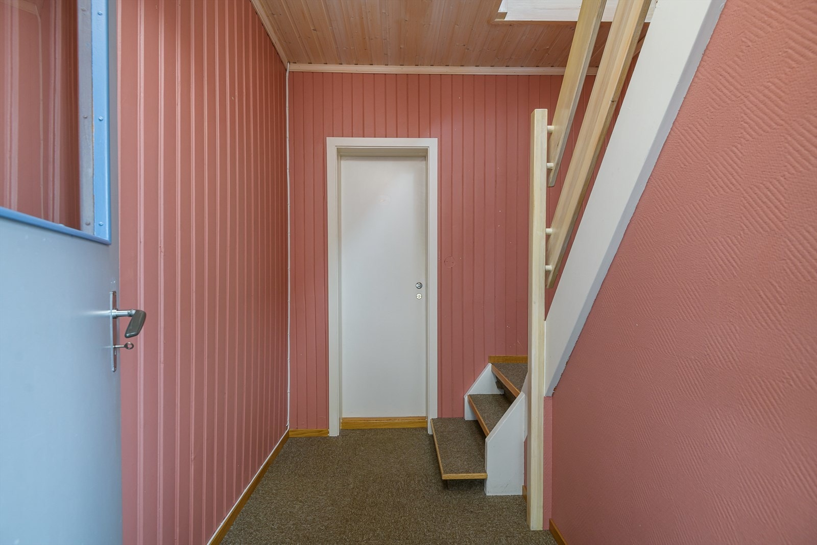 Trappegang opp til 2. etg Galleribilde
