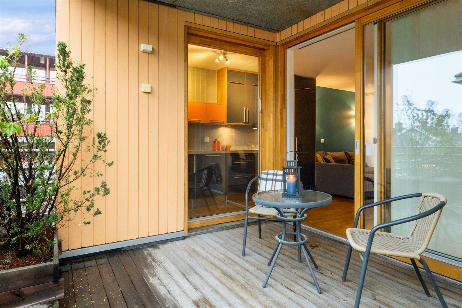 Terrassen er på ca. 7kvm og ligger noe inntrukket over adkomsten til parkeringskjeller Galleribilde