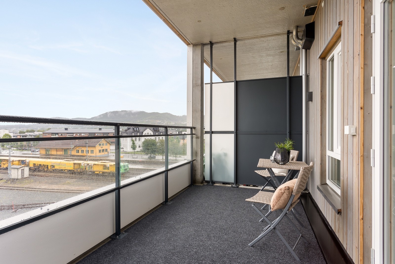 Balkong hvor man kan nyte ettermiddagssolen. Galleribilde