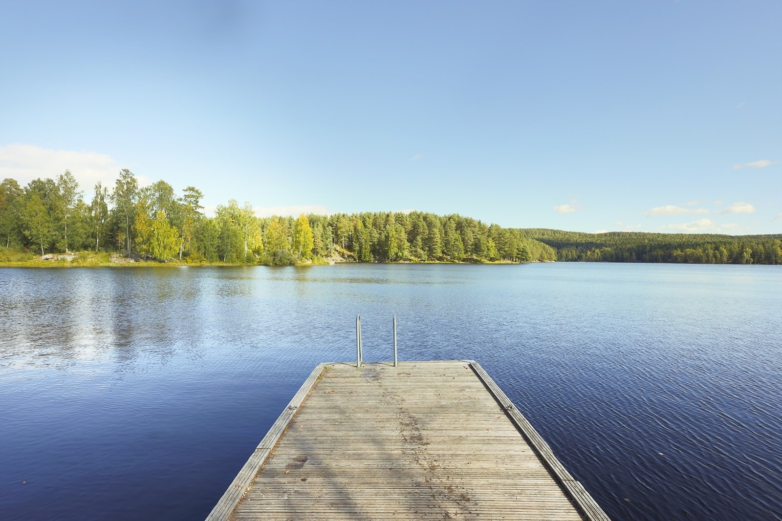 Boligen er like ved inngangsporten til Østmarkas flotte natur. Her er det lysløyper med oppkjørte skispor vinterstid, fine sykkelstier, grusvei-nett, deilige badevann og generelt gode rekreasjonsmuligheter. Galleribilde