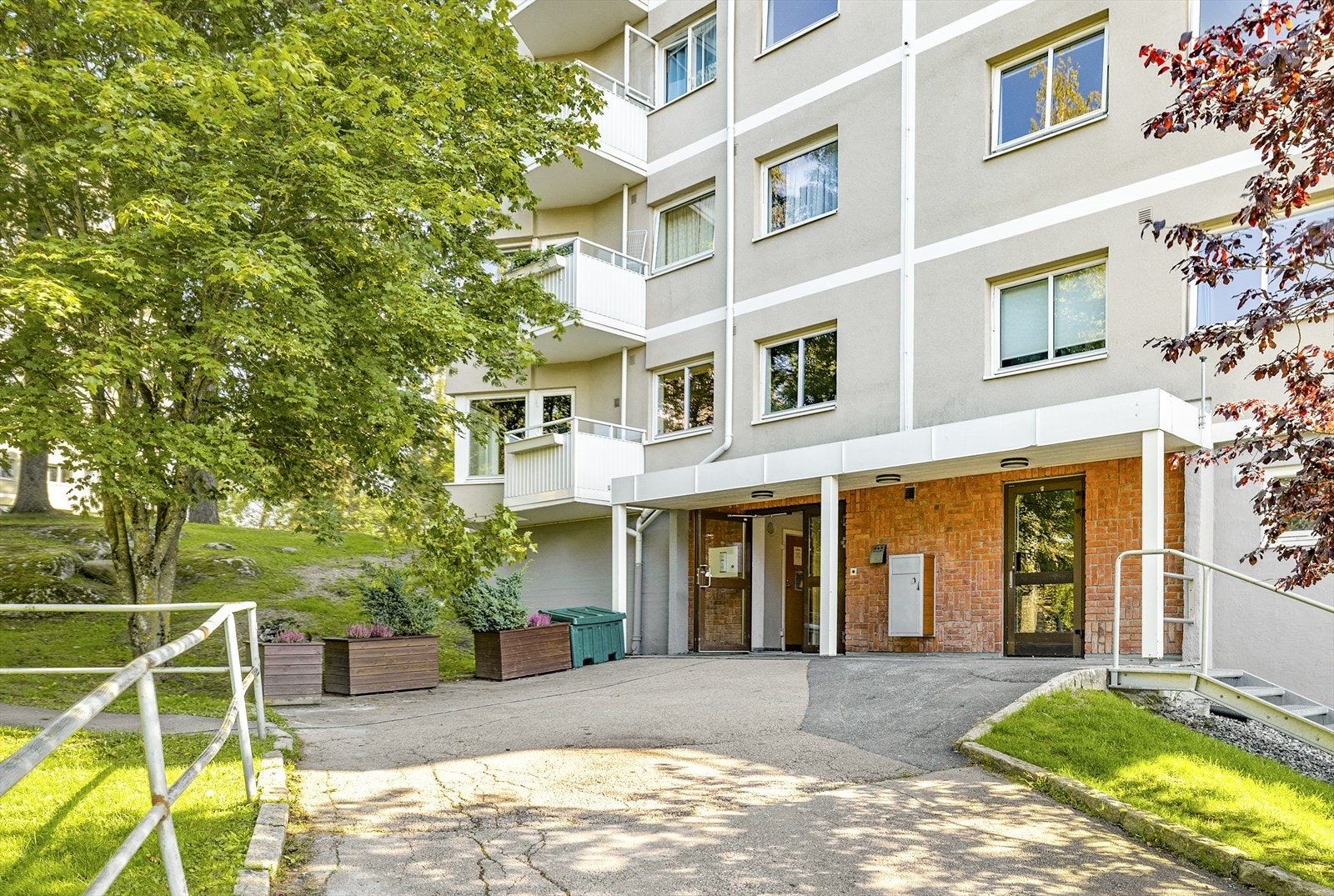 Inngangsparti. Galleribilde