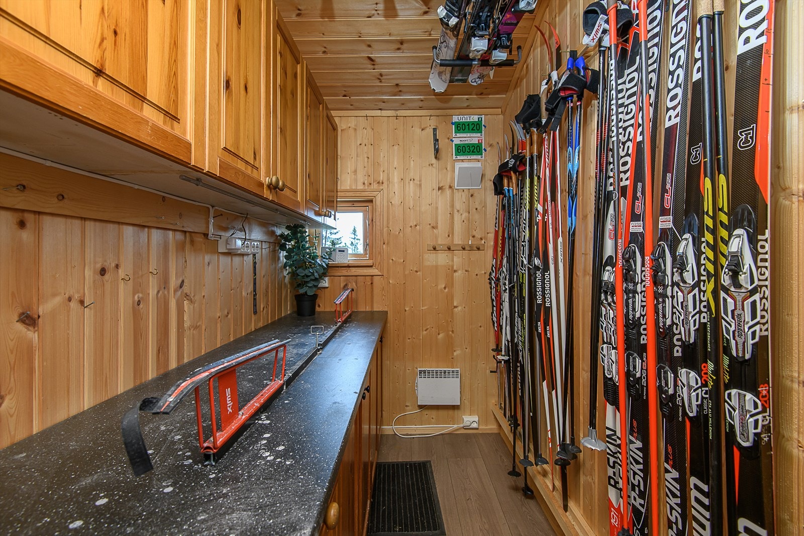 Smart smørebod for lagring og preparering av ski. Galleribilde