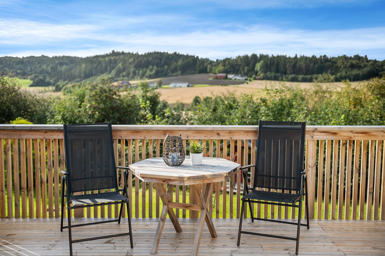 Meget gode sol og utsiktsforhold på veranda. Galleribilde