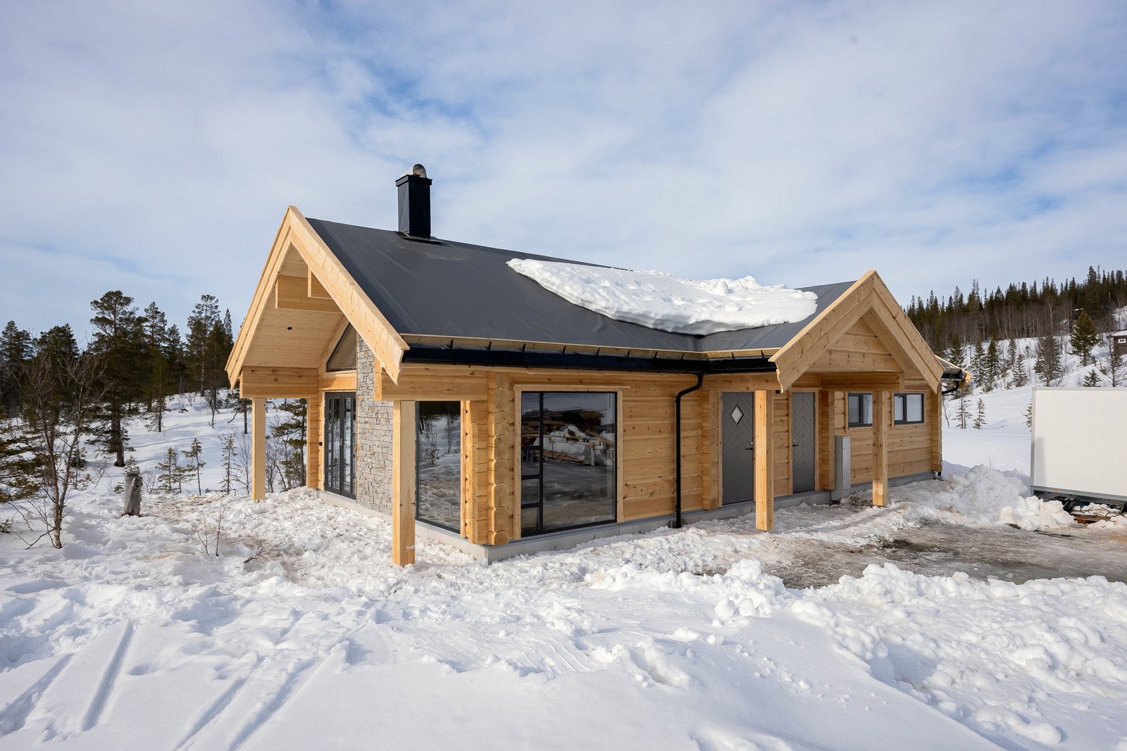 PrivatMegleren v/ Marius Kristoffersen og John Espen Jullumstrø har gleden av å presentere Brentkjølen 72. Galleribilde