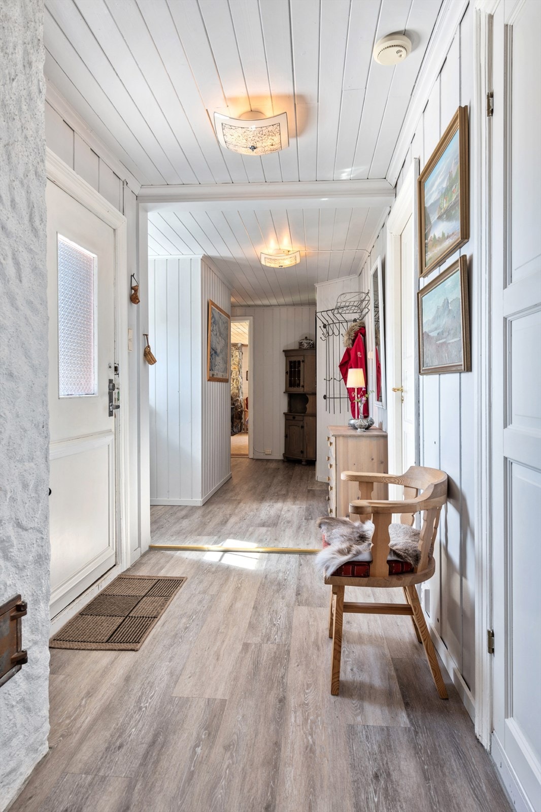 Inngang til hytten og gangen mellom de to delene. Galleribilde