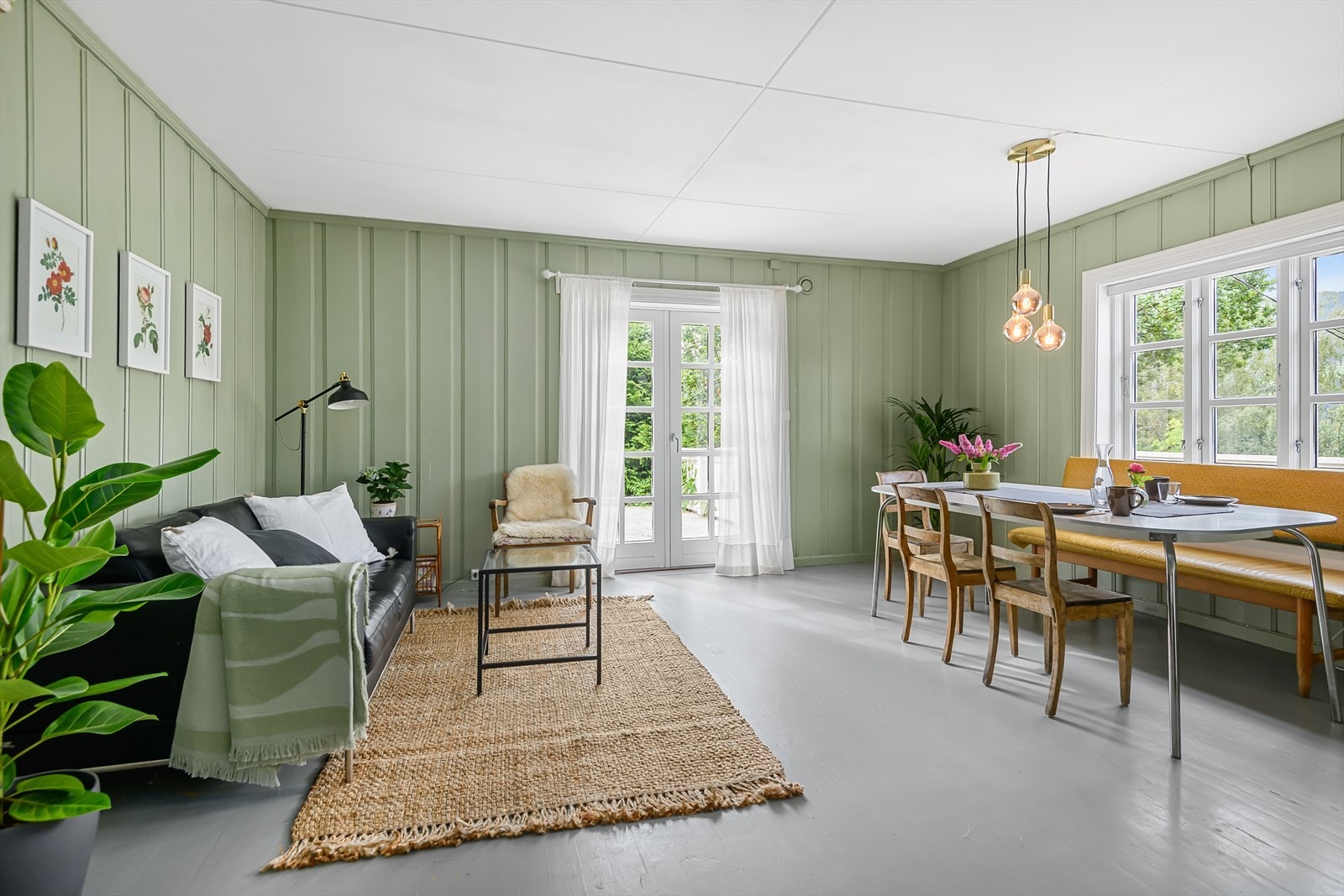 Her er god plass for både spisemøblement og sofagruppe Galleribilde