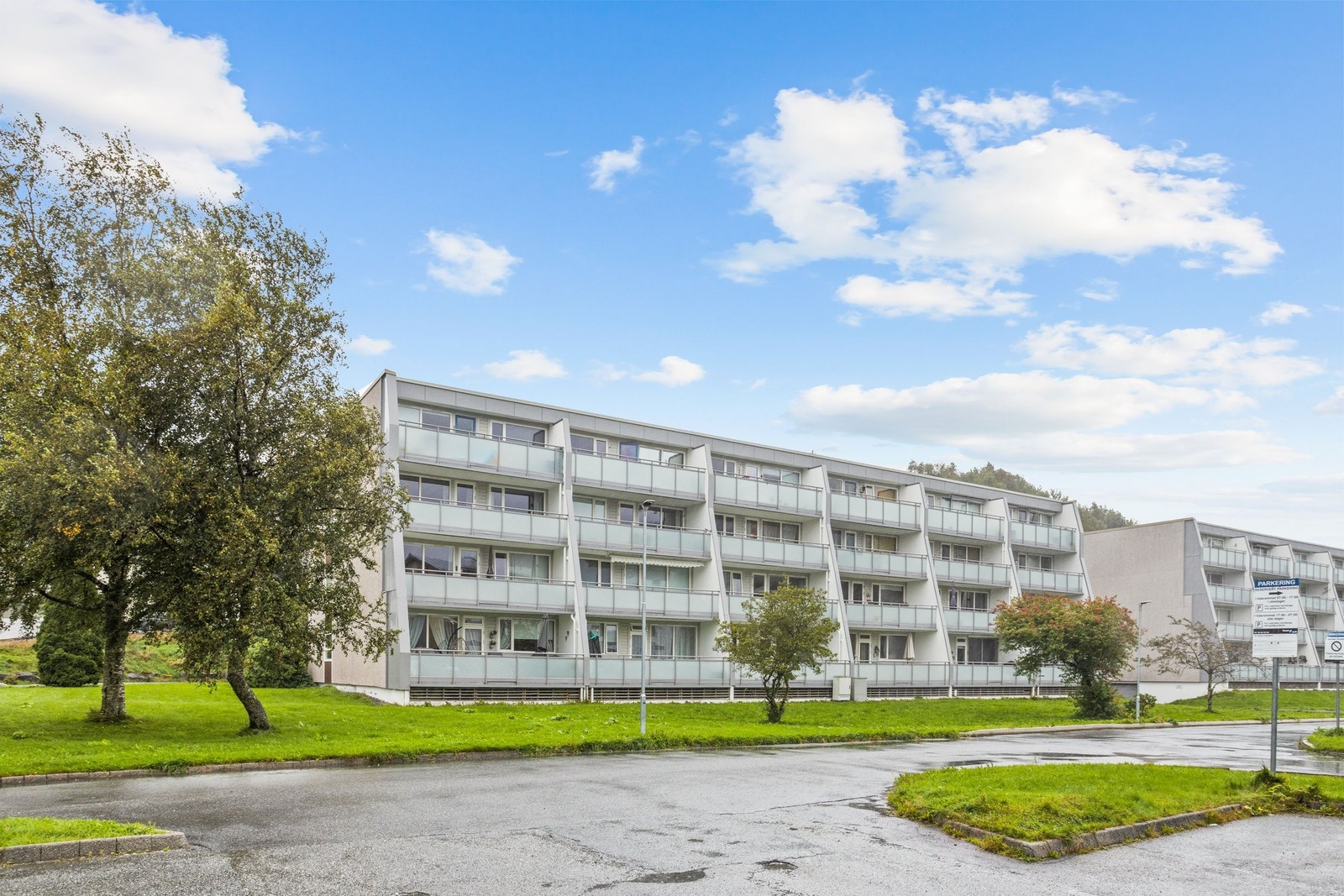 Sentral beliggenhet nær barnehage, skole, butikk og buss Galleribilde