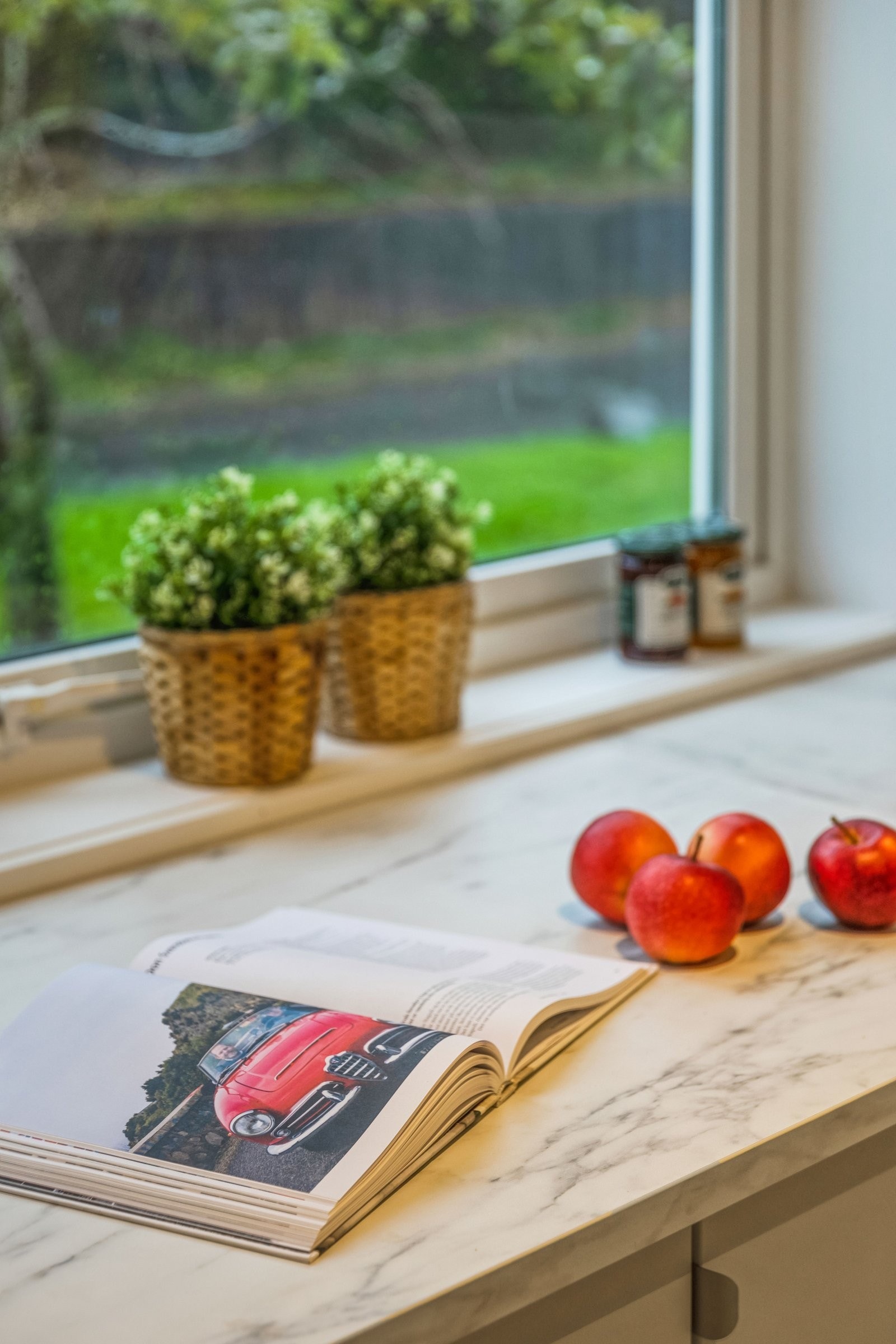 Gode arbeidsflater gjør det lett å trives Galleribilde