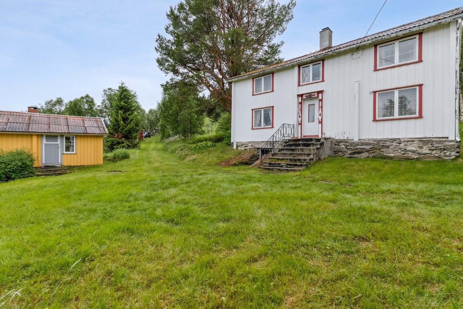 Våningshus og sommerstue. Galleribilde
