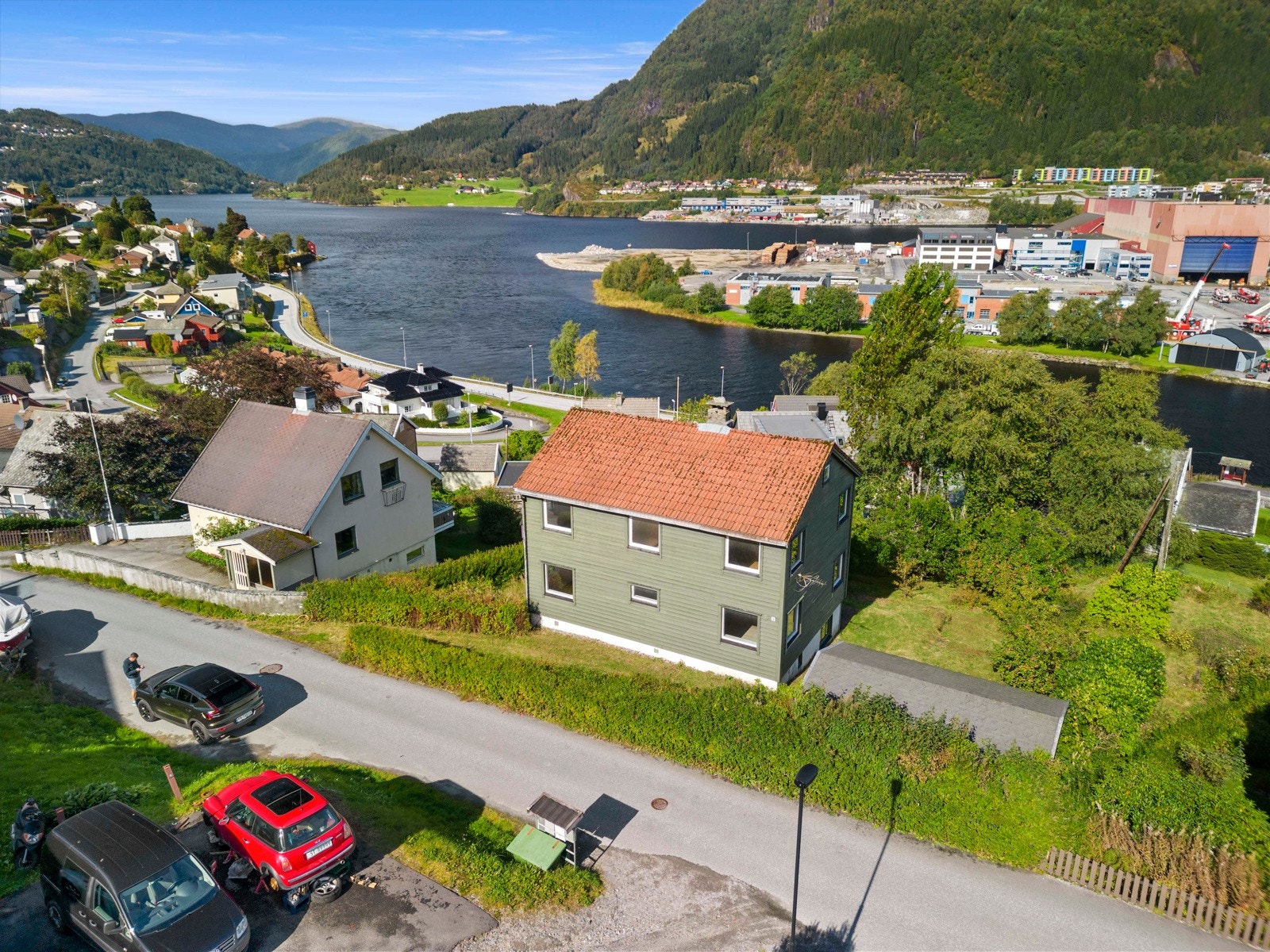 Nedre Fossehim 16 - eldre enebolig på flott utsiktstomt Galleribilde