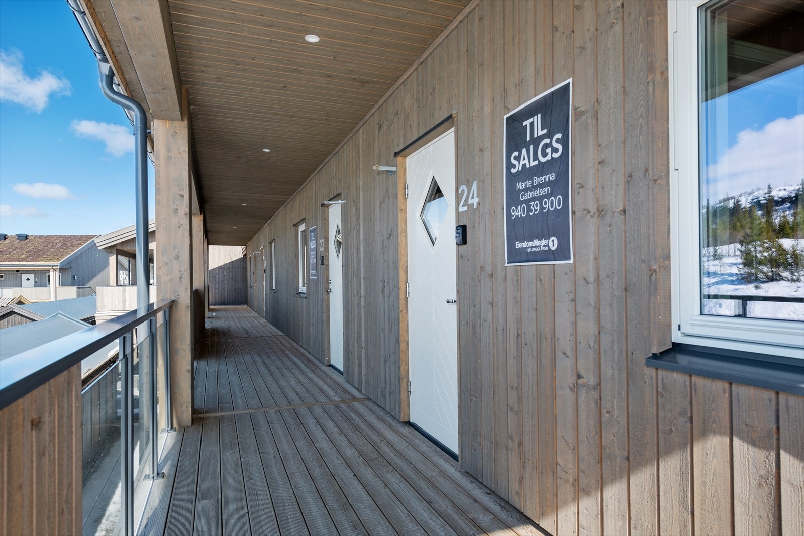 Overbygget svalgang. Her kan man nyte kveldssolen. Galleribilde