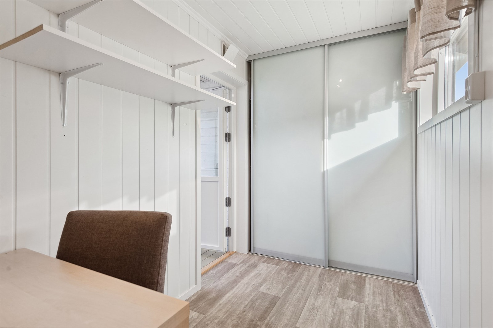 Soverom/kontor/gang med utgang til koselig uteplass Galleribilde
