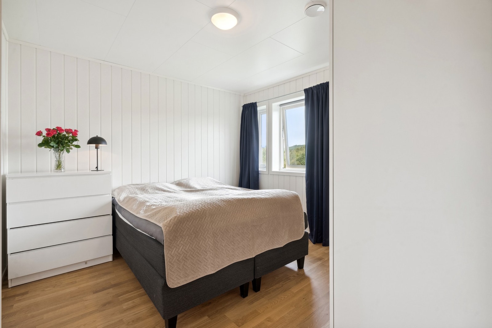 Hovedsoverom med plass for dobbelseng. Galleribilde