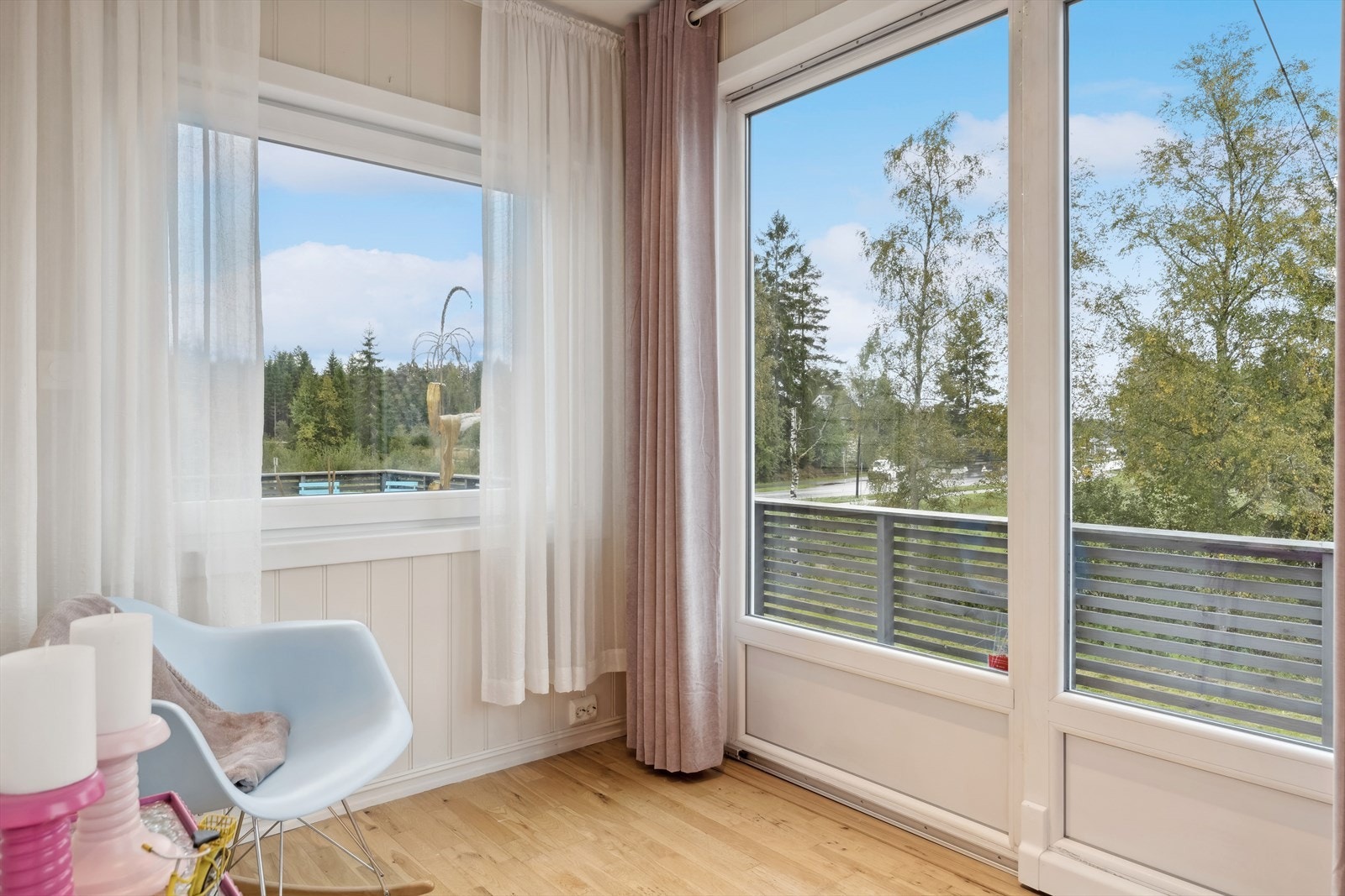 Med adkomst videre ut til terrassen. Galleribilde