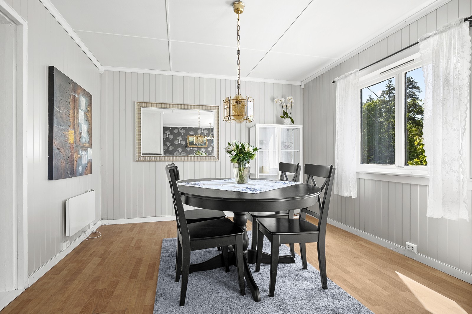 Godt med naturlig lys i stuen Galleribilde