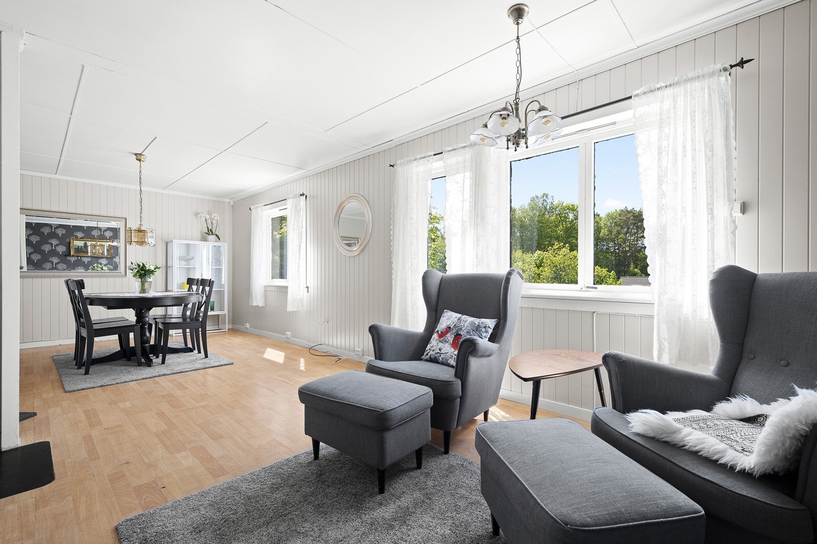 Innholdsrik enebolig på stor tomt Galleribilde