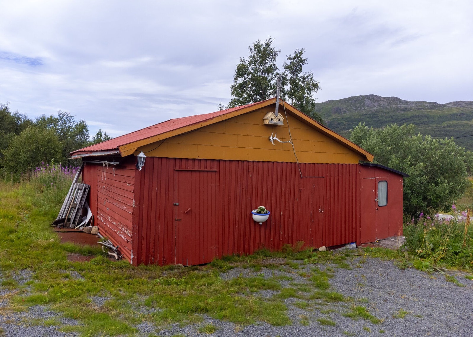 Uthus med tørkesjå Galleribilde