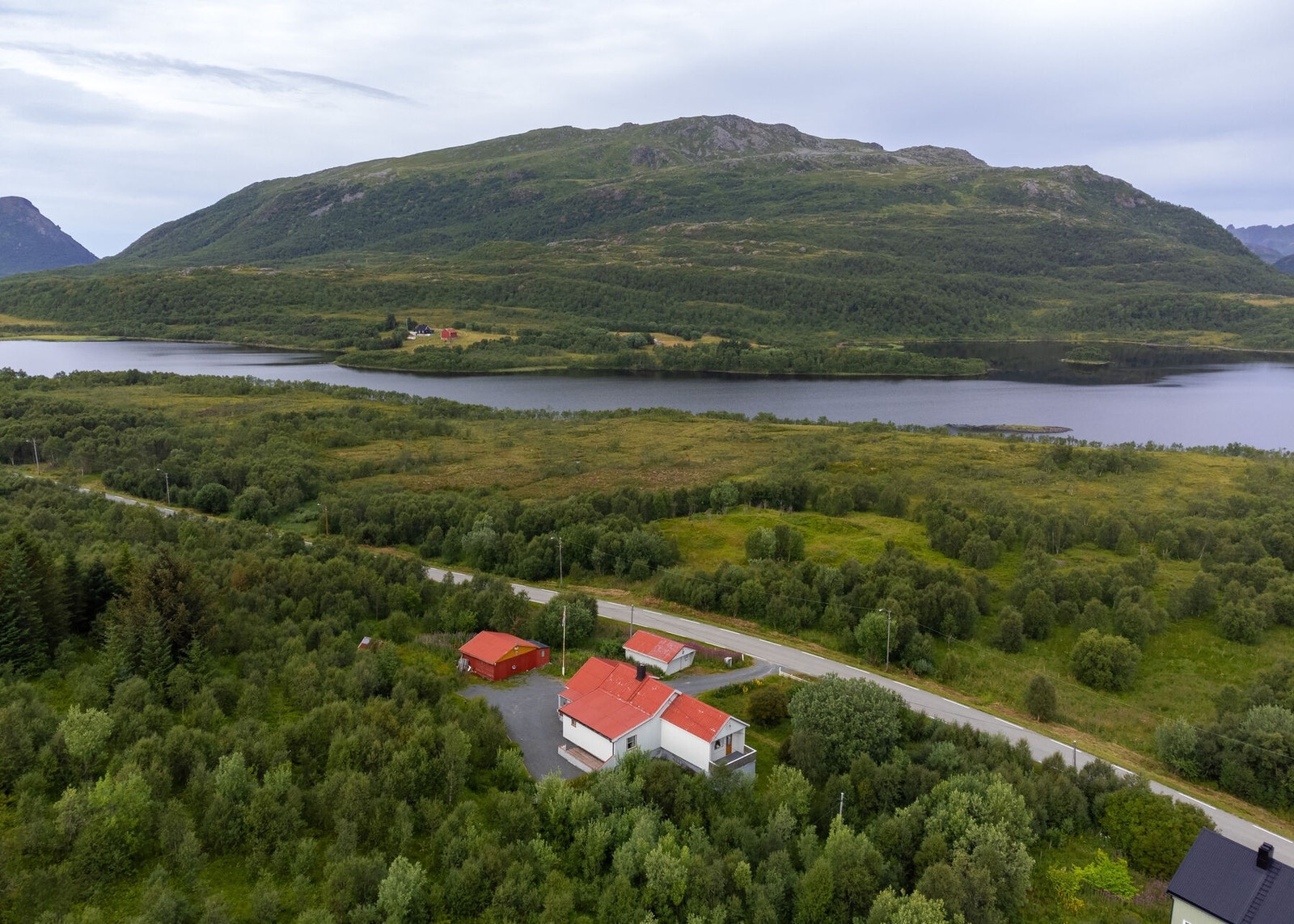 Rett frem sees Veggfjellet. I Bø er det flotte turområder hvor enn du snur deg Galleribilde