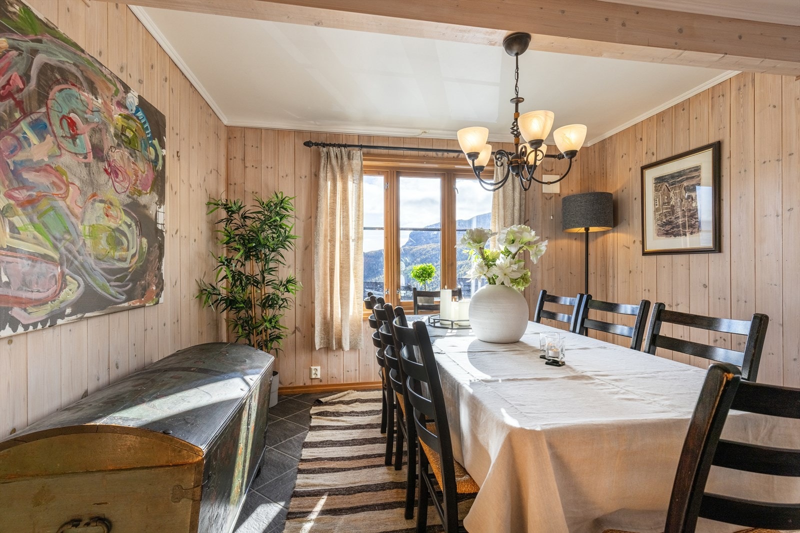 Spiseplass perfekt for middager med venner og familie. Galleribilde