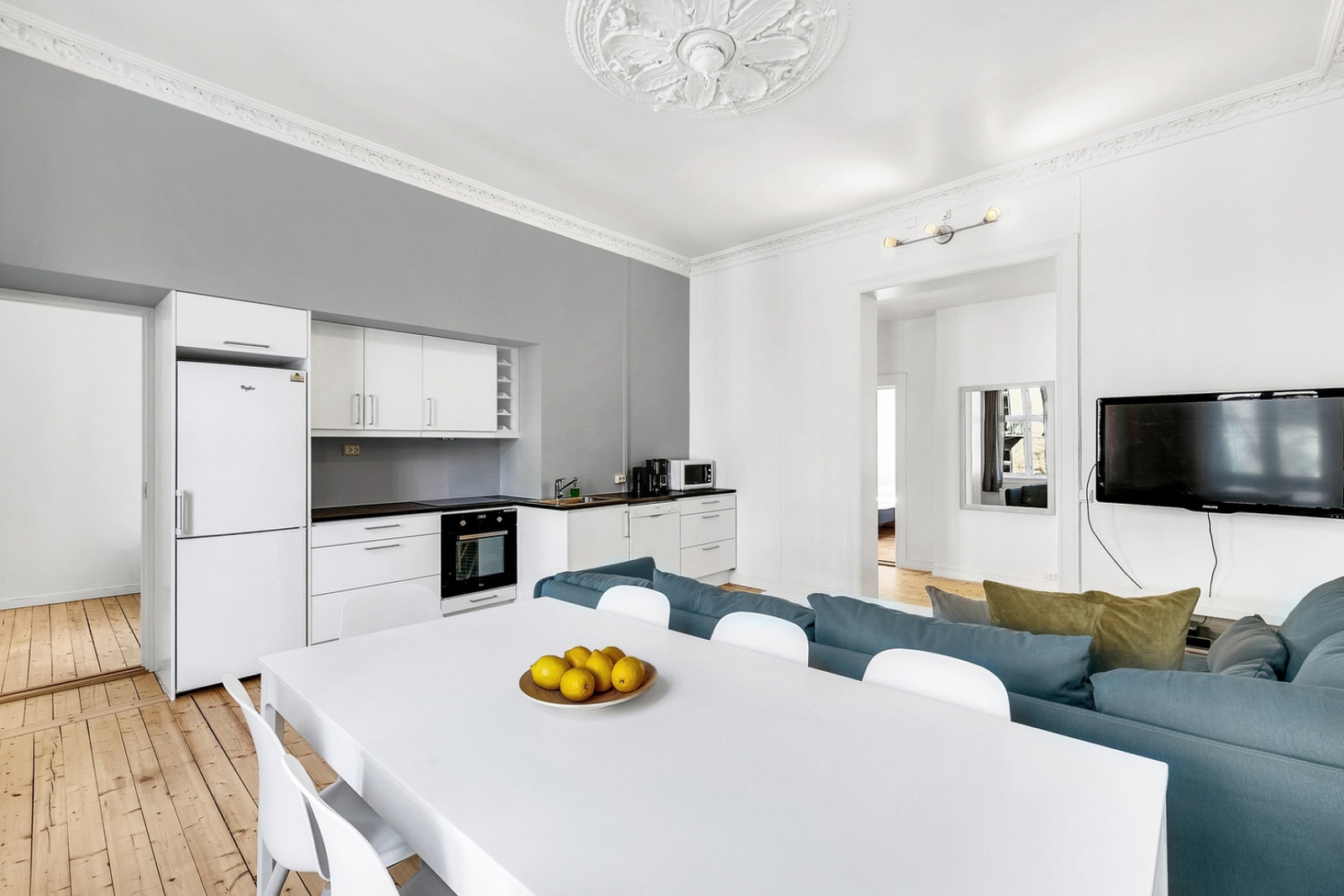 Åpen plan stue + kjøkken Galleribilde