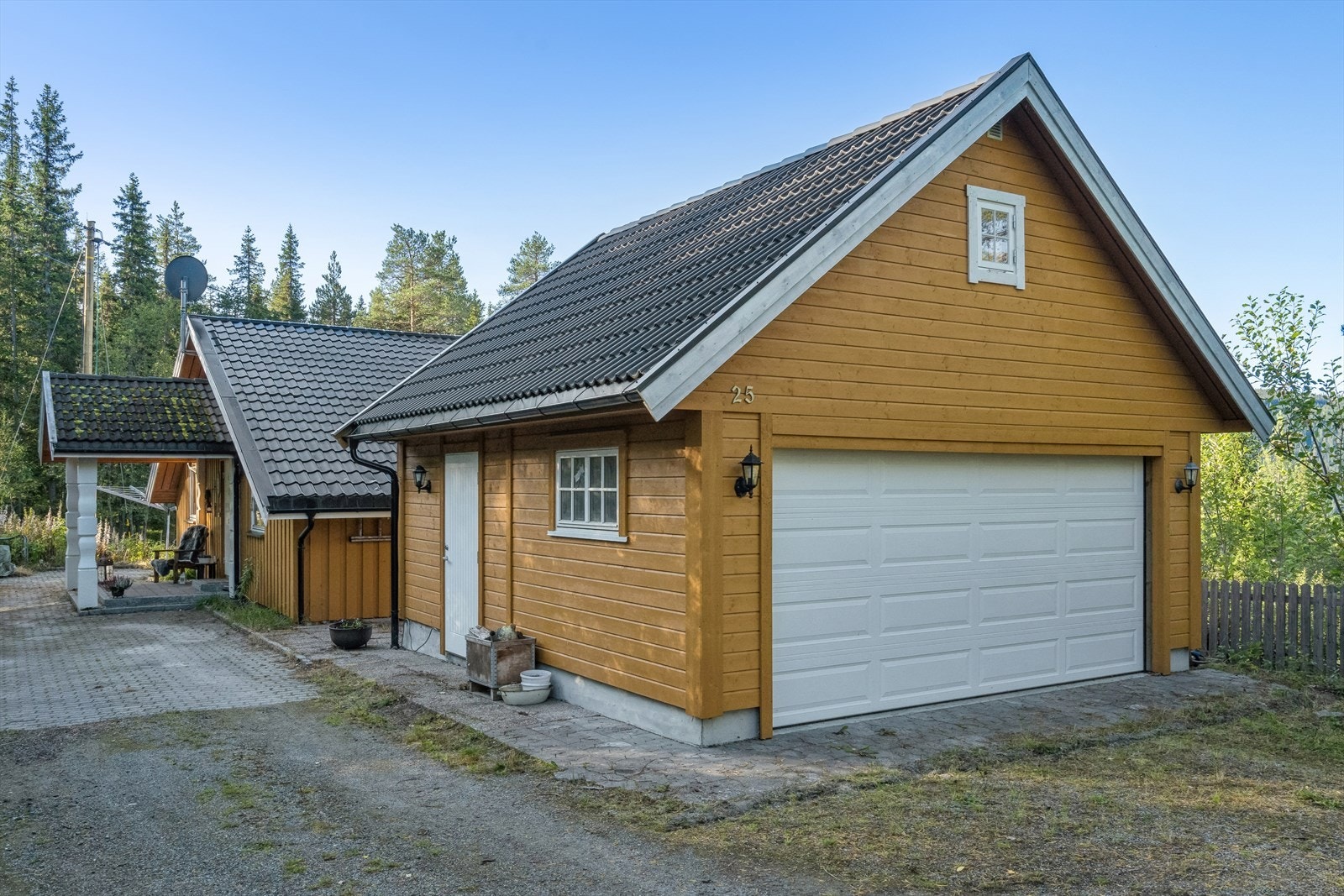 Dobbel garasje fra 2014. Galleribilde