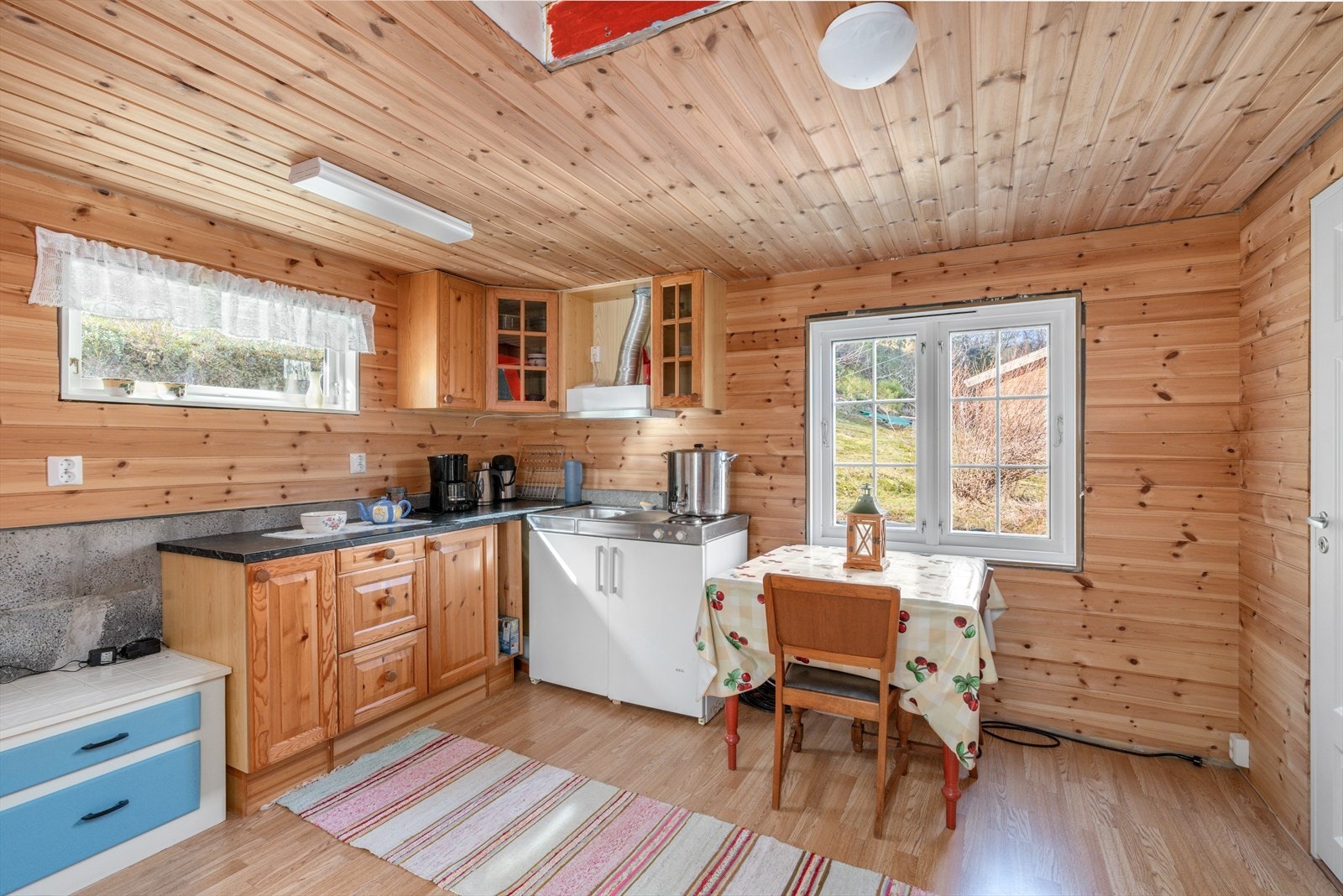 Kjøkken med spiseplass Galleribilde