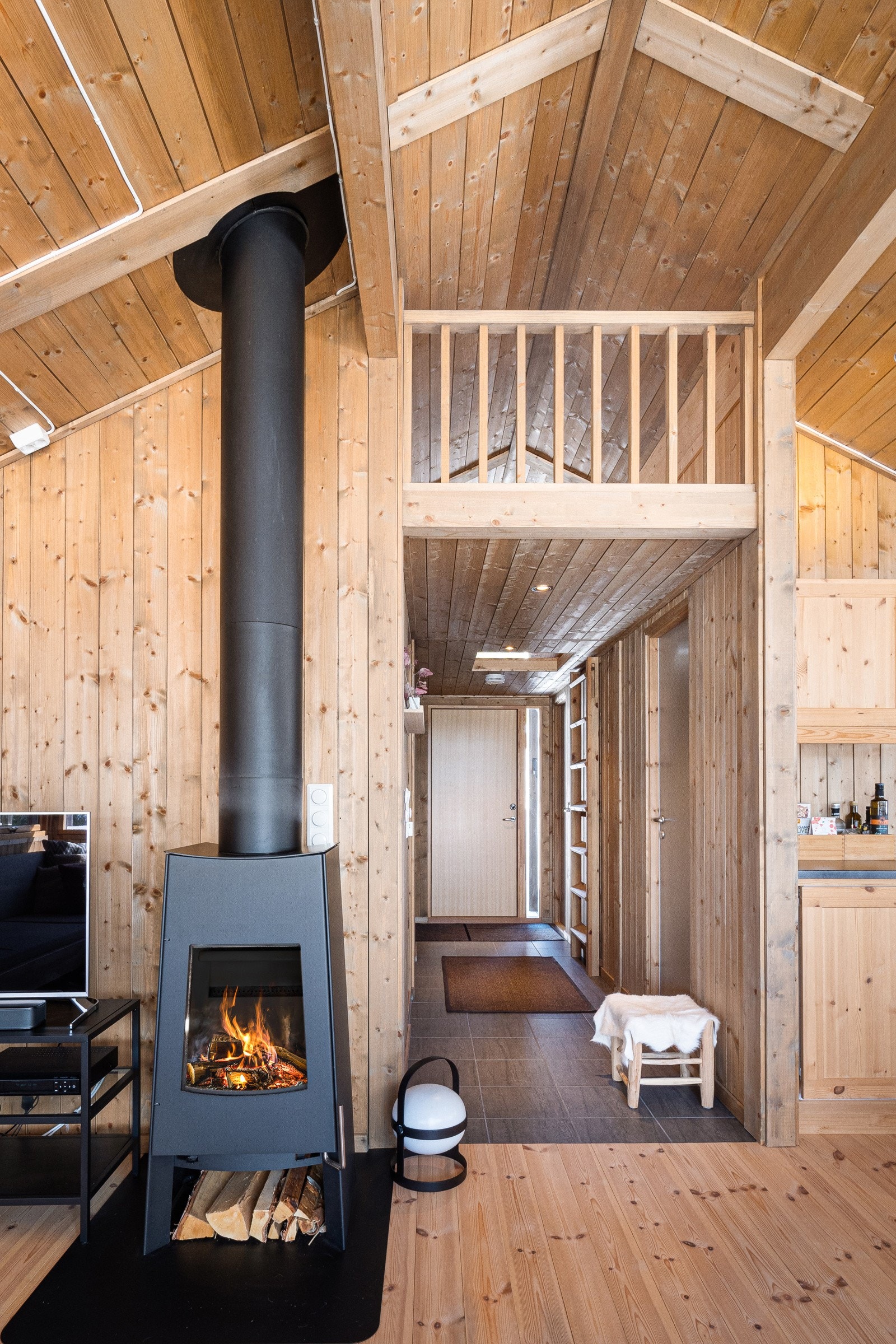 Fra stue mot gang og hems. Galleribilde