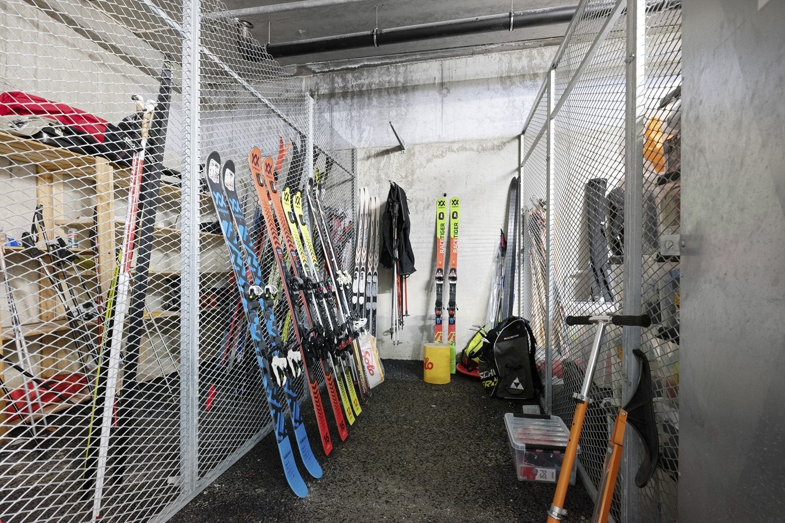 To medfølgende boder. Her er den ene som er i garasjeanlegget. Galleribilde