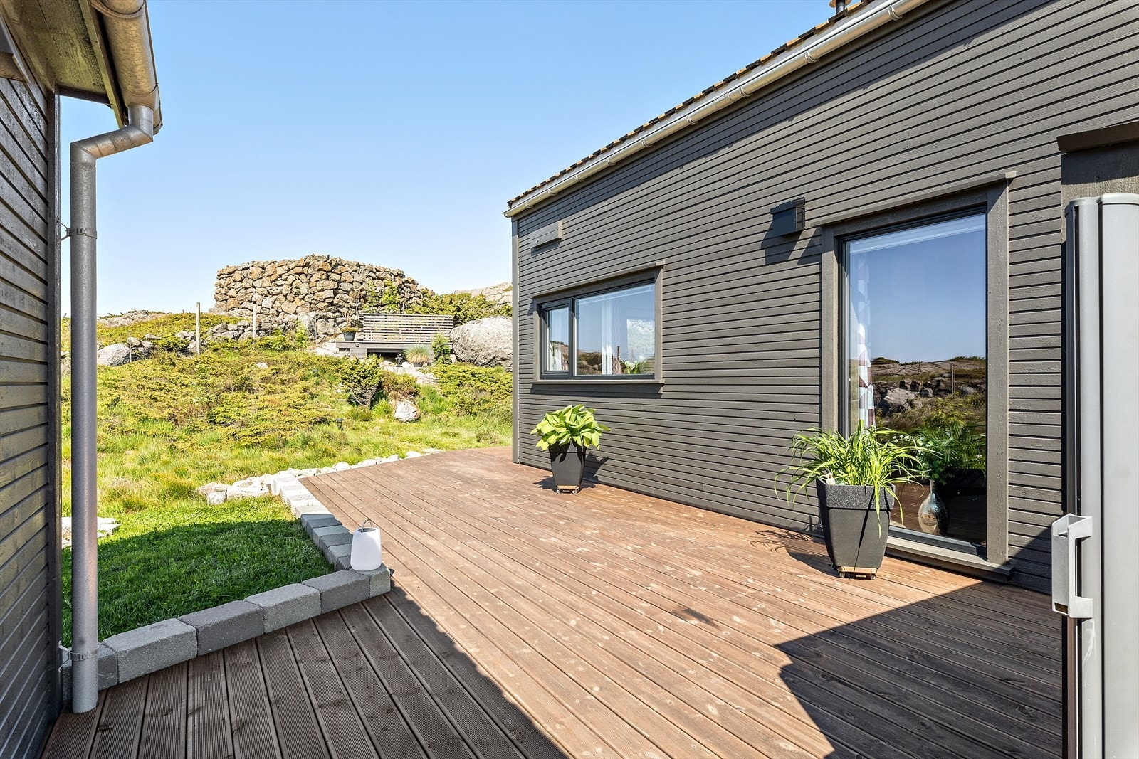 Terrasse rundt hele hytta Galleribilde