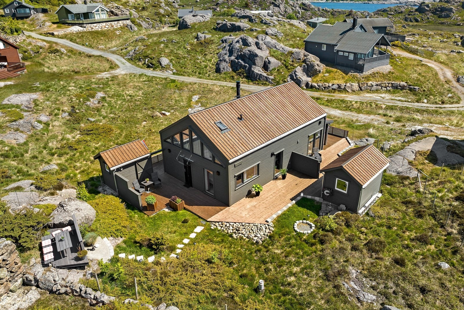 Hytte, terrasse og boder Galleribilde