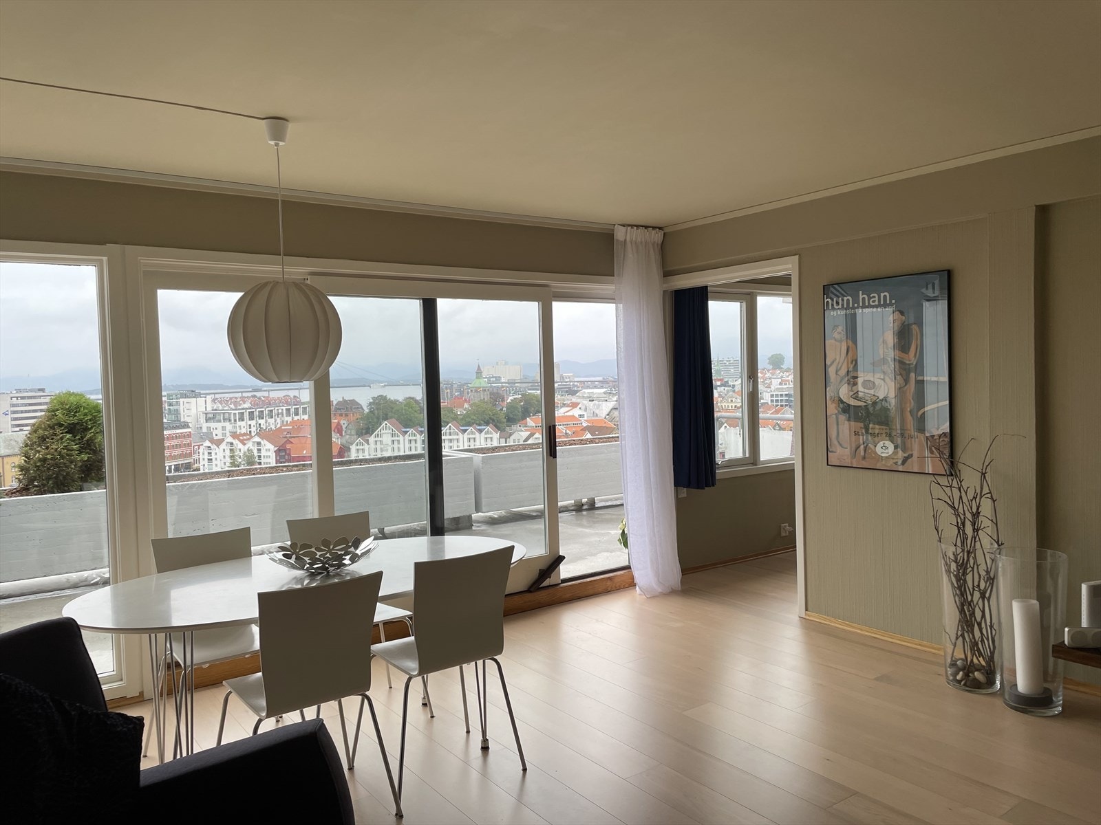 Flott utsikt fra stuen / Great view from the living room Galleribilde