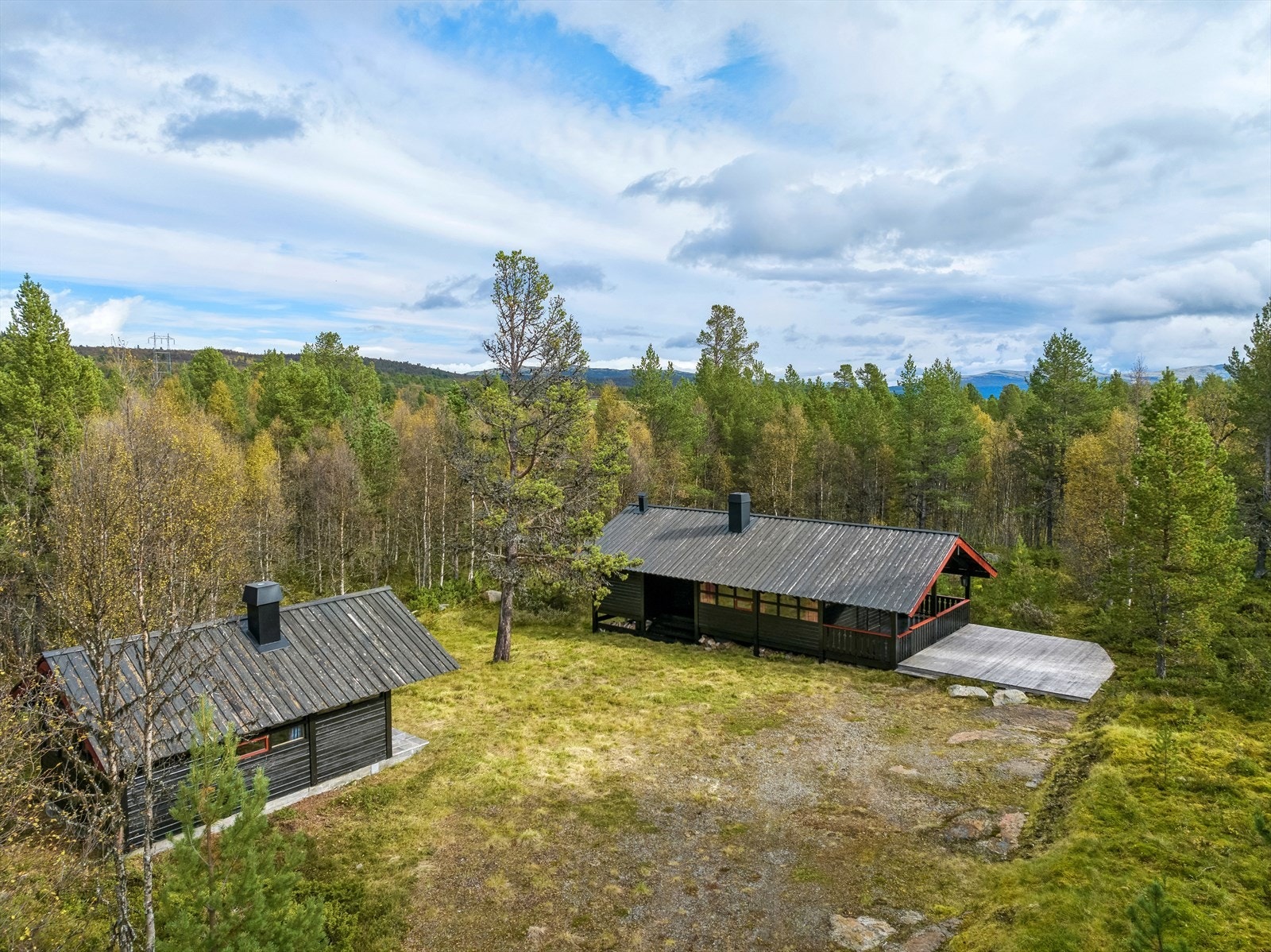 Stor eiertomt på over 4 mål med vinterbrøytet vei. Galleribilde