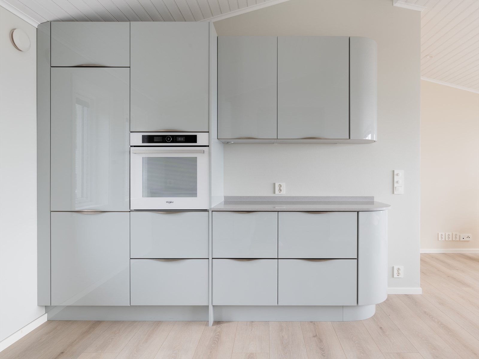 Leiligheten har et moderne kjøkken fra Sentima fra 2018/2020. Galleribilde