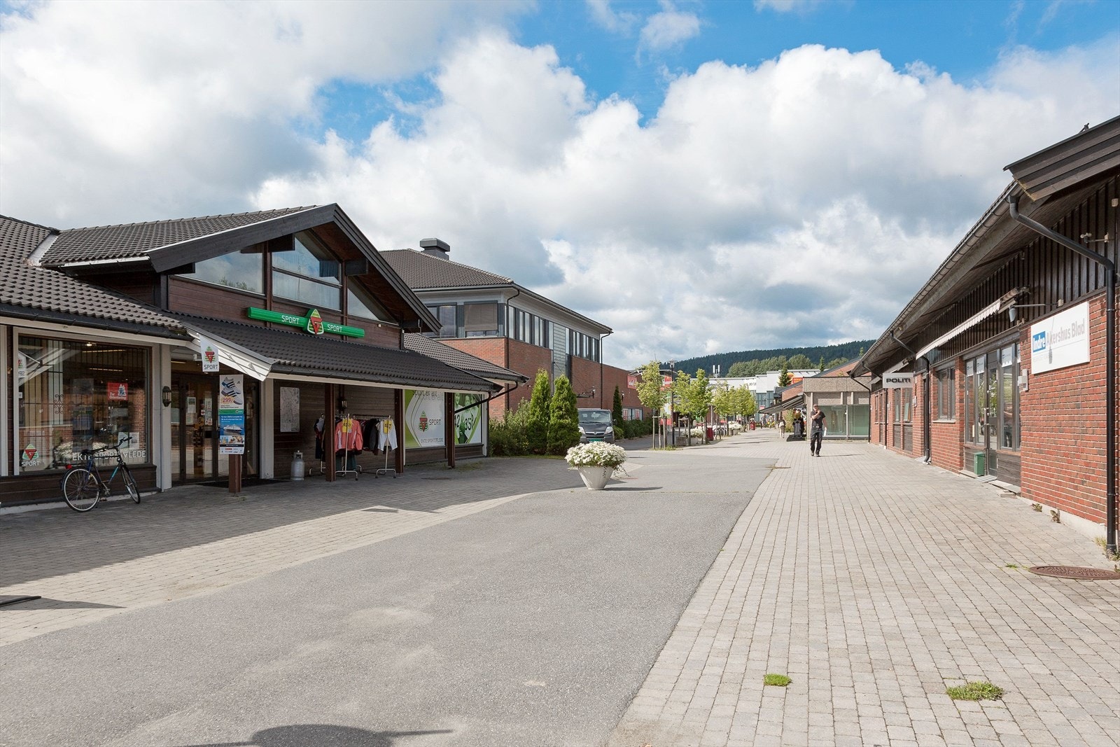 Gågaten på Bjørkelangen. Galleribilde