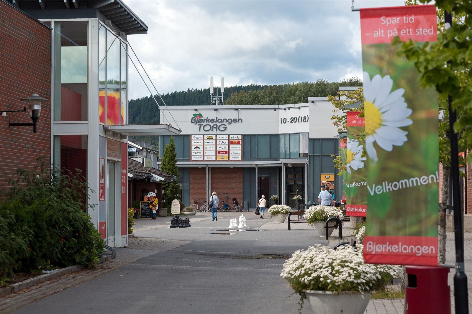 Bjørkelangen senter ligger i gangavstand og har et godt utvalg av butikker. Galleribilde