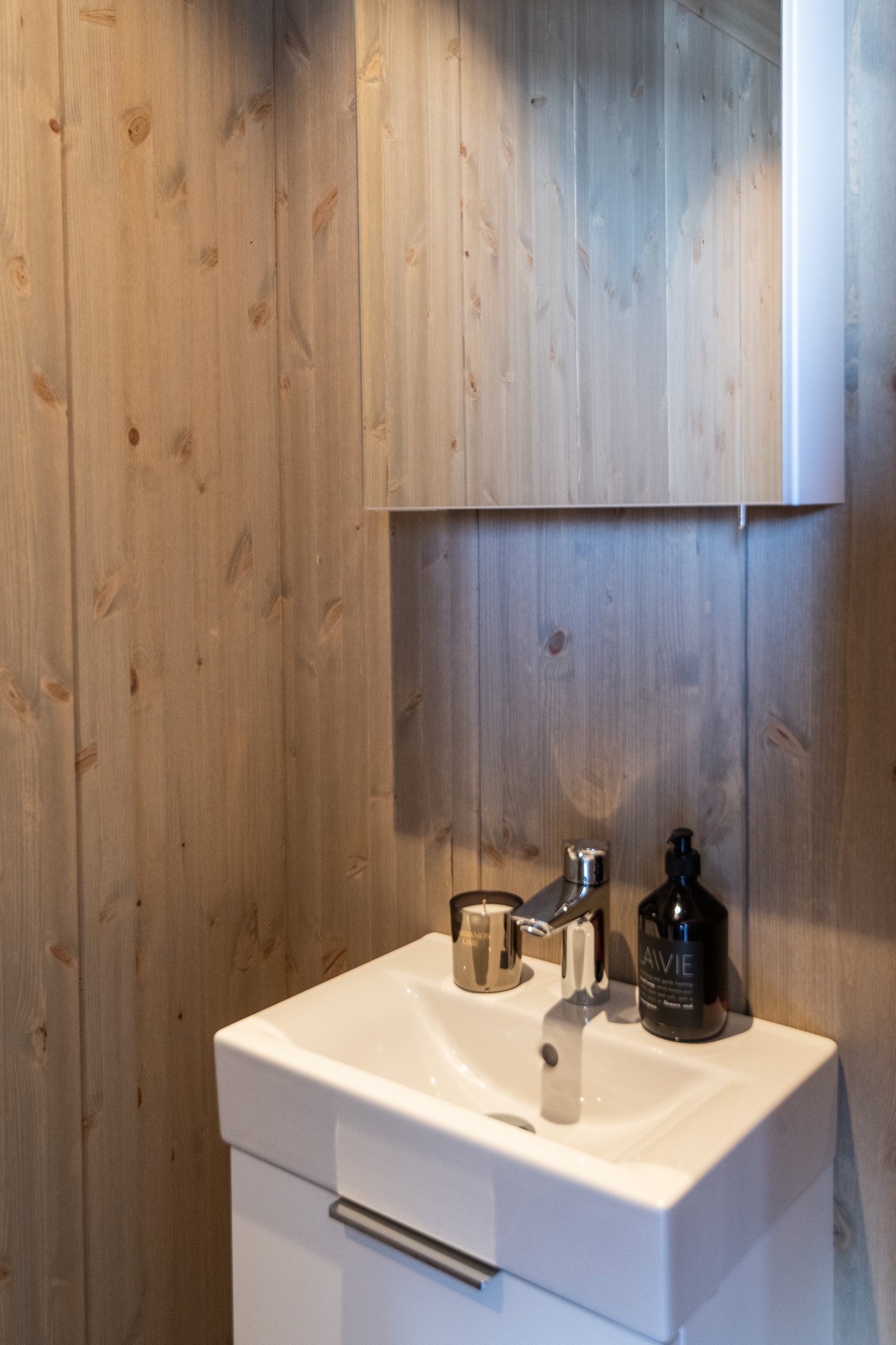 WC-rom i hovedetasjen - praktisk når gjestene er på besøk. Galleribilde