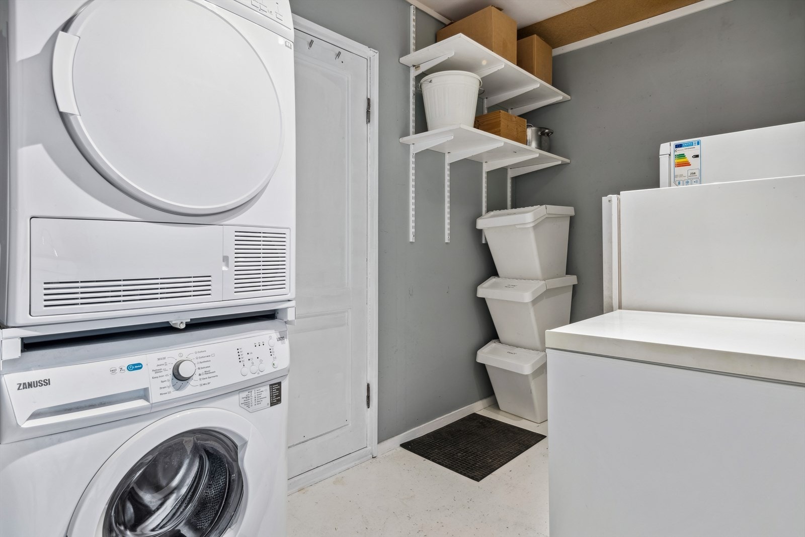 Boligen byr på et separat vaskerom. Galleribilde