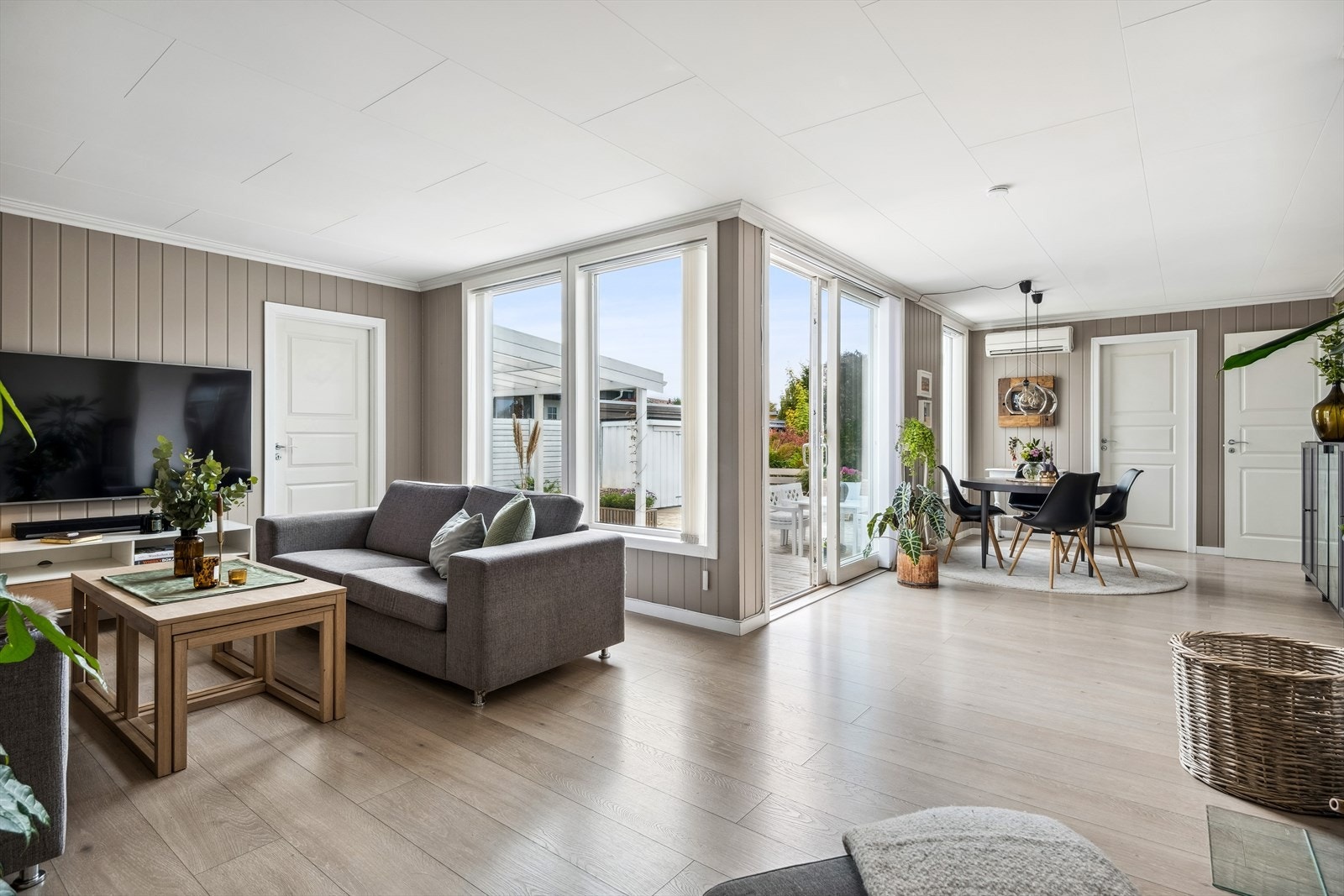 Med lysinnslipp fra to himmelretninger får man rikelig med naturlig dagslys. Galleribilde