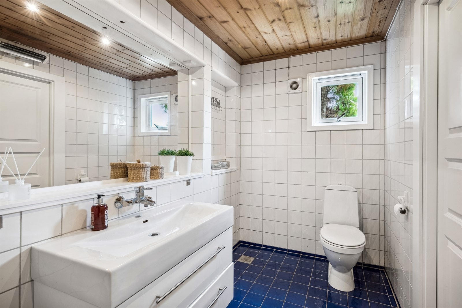 Baderommet er av god størrelse, og strekker seg over 5,5m². Galleribilde