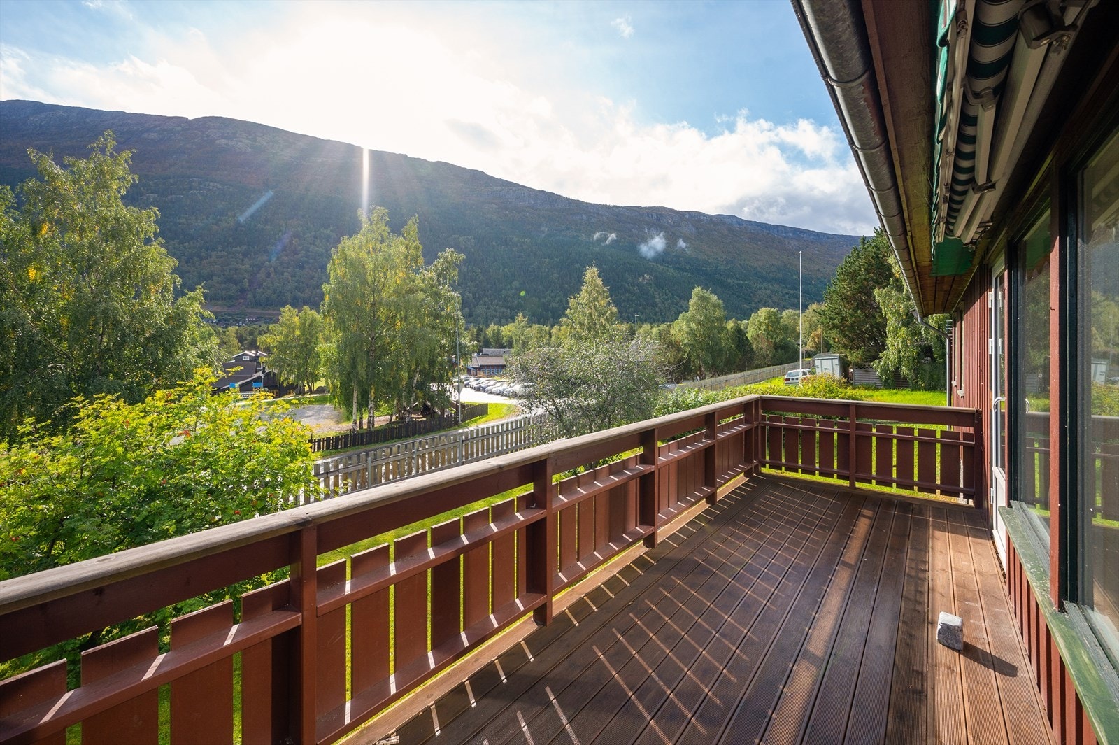 Veranda med svært gode solforhold. Galleribilde
