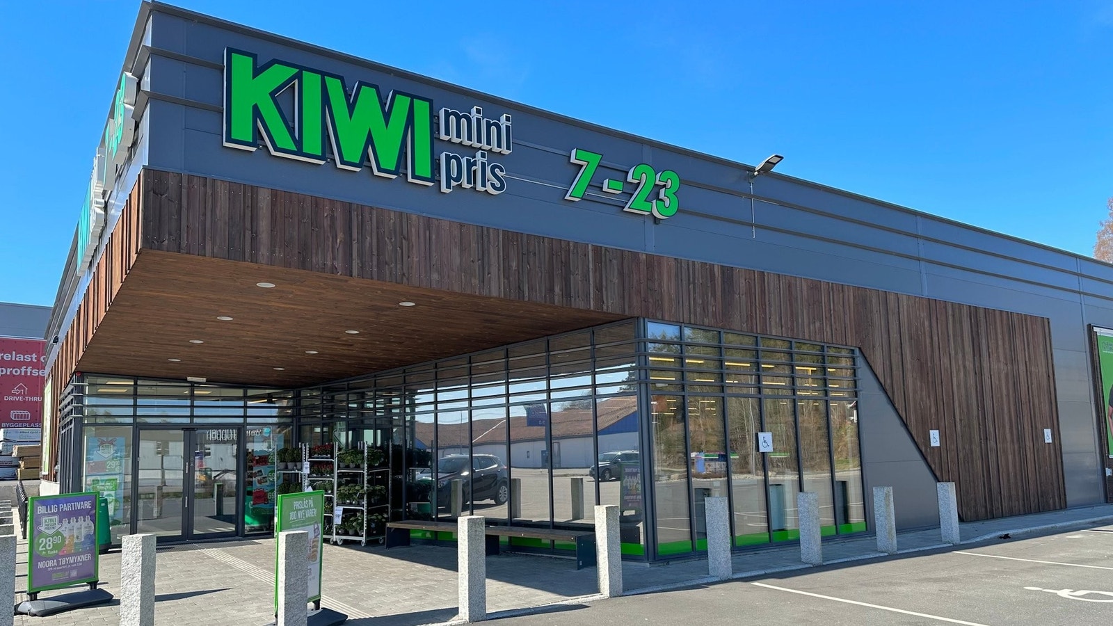 Dagligvarebutikker og servicetilbud er under 2 km. unna. Galleribilde