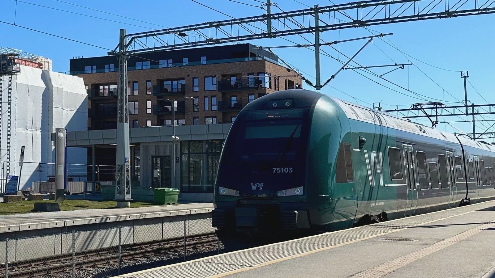 Toget til Oslo S tar kun 43 min via den nye tunnelen, og togstasjonen er en sykkeltur unna. Askim er en by i vekst. Galleribilde