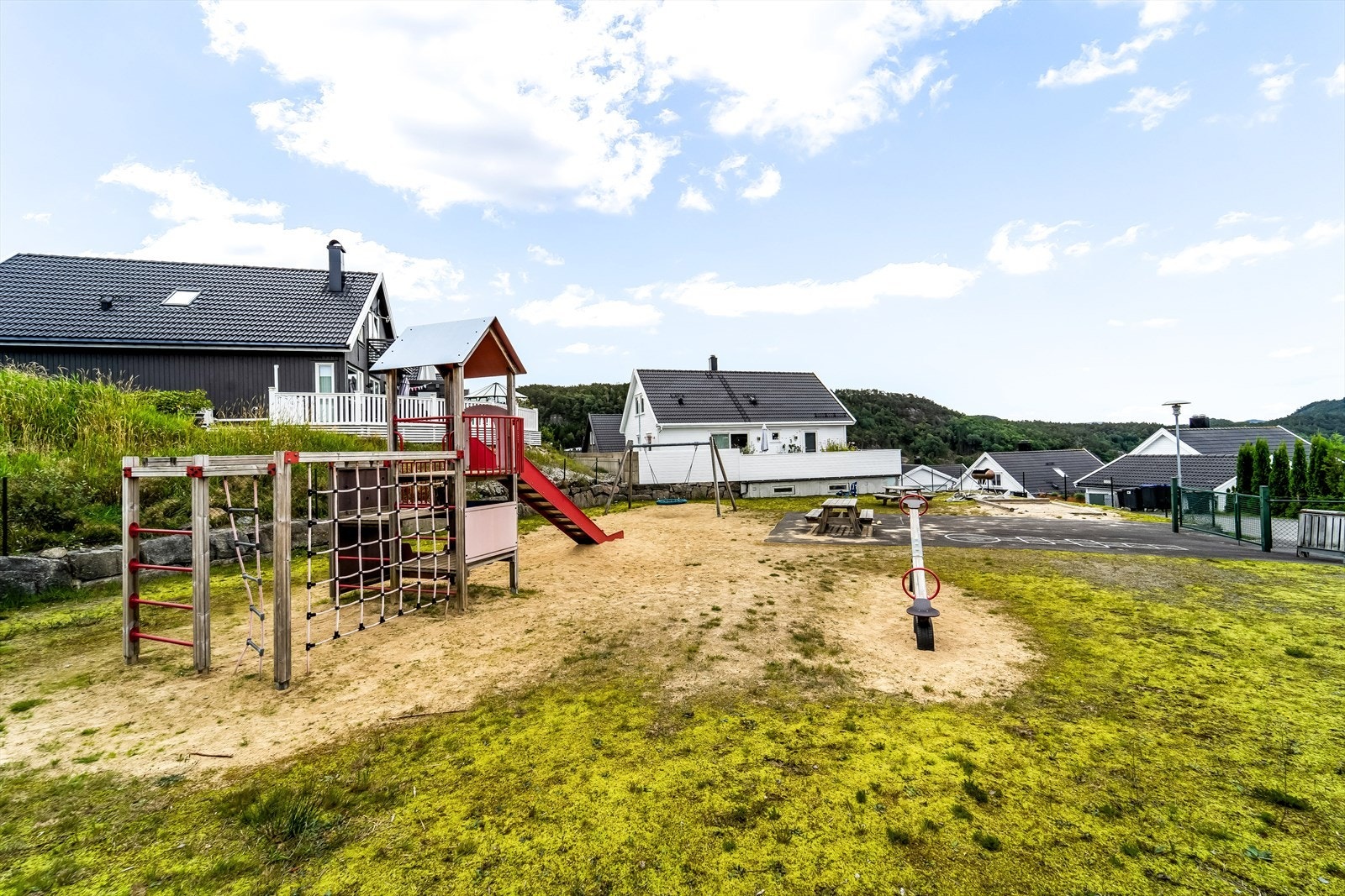 Like i nærheten er det populær lekeplass. Videre finner du ball- og grillplass i nærheten. Galleribilde