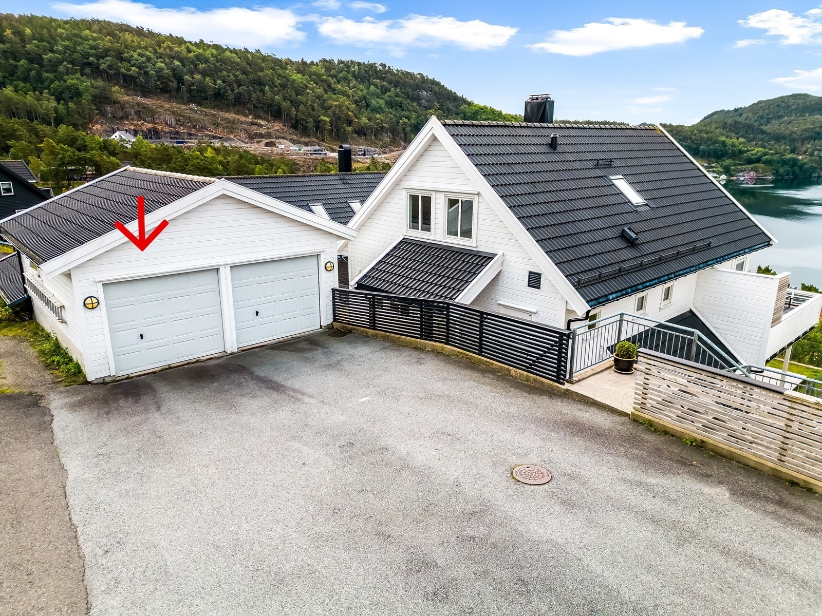 Parkering i felles garasje. Galleribilde